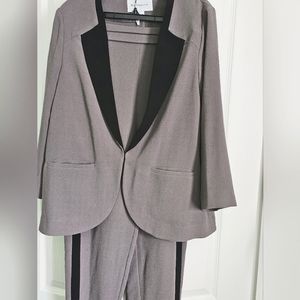 Ladies Pant Suit